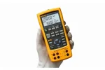 کالیبراتور مولتی فانکشن فلوک 725 Fluke در دست کاربر