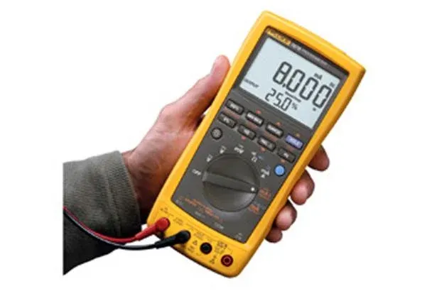 فلوک Fluke 878 B در دست کاربر
